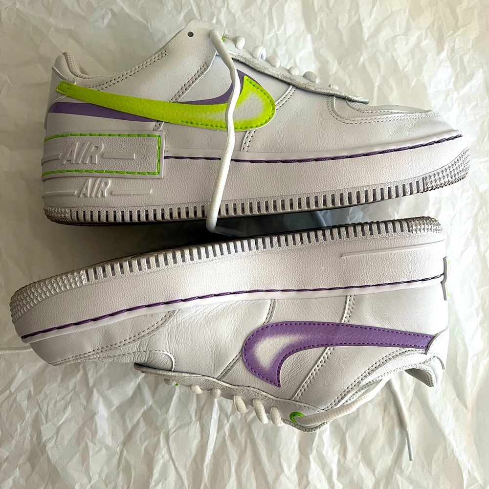 - Nike Air Force 1